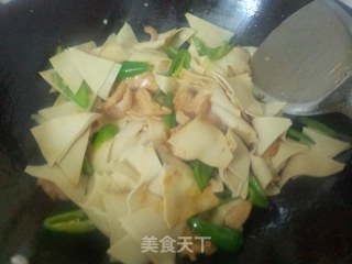 尖椒炒干豆腐的做法步骤：7