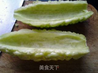 小炒苦瓜的做法步骤：2