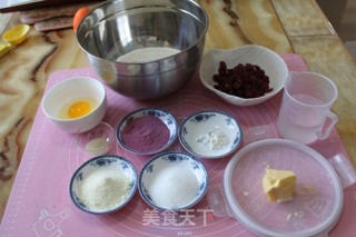 紫薯蔓越莓餐包的做法步骤：1