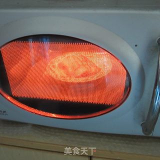 微波红油蒜米腊肉的做法步骤：4
