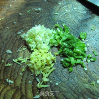 微波红油蒜米腊肉的做法步骤：5