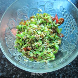 辣椒丁炒咸豆角的做法步骤：1