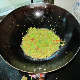 辣椒丁炒咸豆角的做法步骤：3