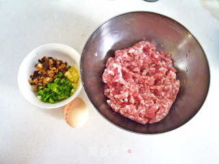 Judy自制香菇面筋包塞肉的做法步骤：2