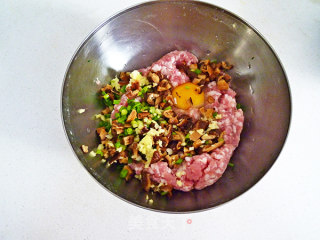 Judy自制香菇面筋包塞肉的做法步骤：3