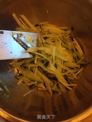 家常凉拌金针菇的做法步骤：1