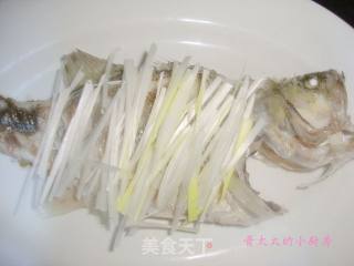 清蒸鲈鱼的做法步骤：4
