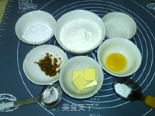 炭烧莲蓉蛋黄月饼的做法步骤：1