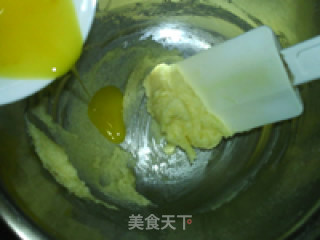 炭烧莲蓉蛋黄月饼的做法步骤：4
