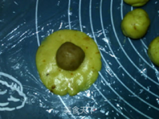 炭烧莲蓉蛋黄月饼的做法步骤：15