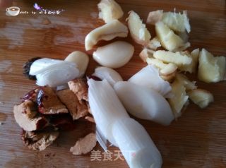 白萝卜煲鸭汤的做法步骤：2