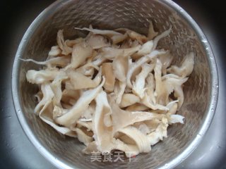香炸平菇的做法步骤：1