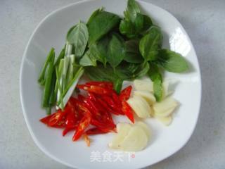 香辣鲜美---罗勒炒蛤蜊的做法步骤：2