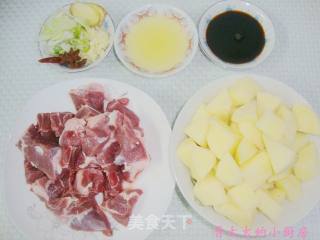 土豆烧牛肉的做法步骤：1