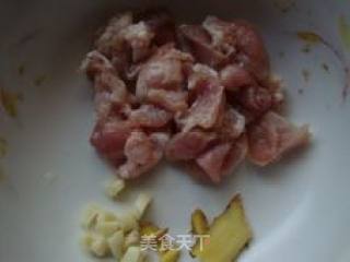 芋头炒肉的做法步骤：2