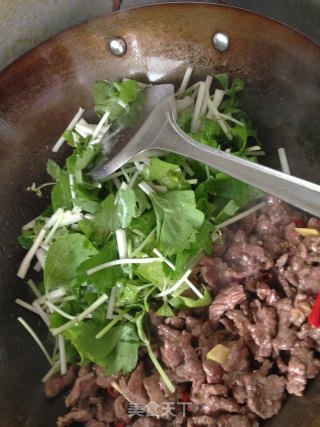 芹菜炒黄牛肉的做法步骤：5