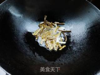 咸蒜苔炒黄瓜的做法步骤：3