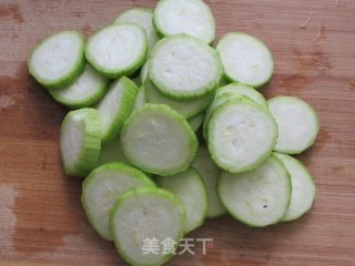 丝瓜油球汤的做法步骤：3
