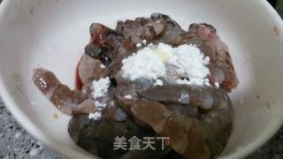 鲜奶滑蛋虾仁的做法步骤：2