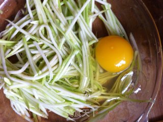 【西葫芦塌子】的做法步骤：4
