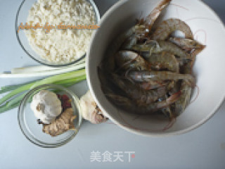 避风塘炒虾的做法步骤：1