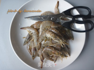 避风塘炒虾的做法步骤：2