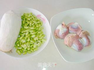 家常快手菜——杏胞菇豆仁炒鸭珍的做法步骤：1