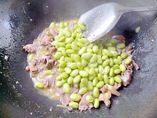 家常快手菜——杏胞菇豆仁炒鸭珍的做法步骤：9