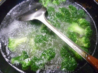 香干炒西兰花的做法步骤：3