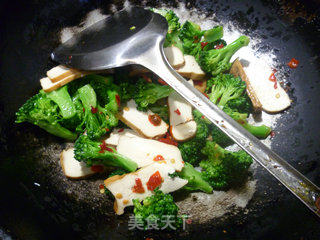 香干炒西兰花的做法步骤：4