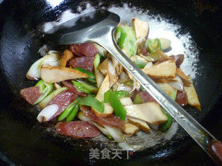 香干腊肠炒大葱的做法步骤：11