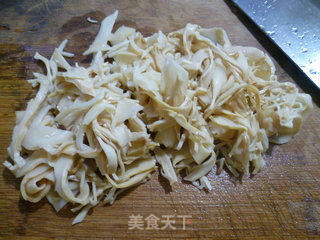 芹菜炒水笋的做法步骤：4