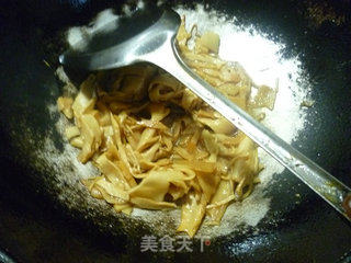 芹菜炒水笋的做法步骤：6