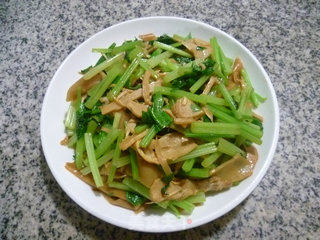 芹菜炒水笋的做法步骤：11