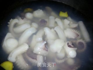 章鱼红烧肉的做法步骤：2