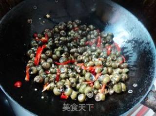 香辣田螺的做法步骤：6