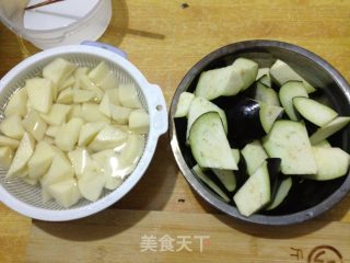 地三鲜（处女作）的做法步骤：2