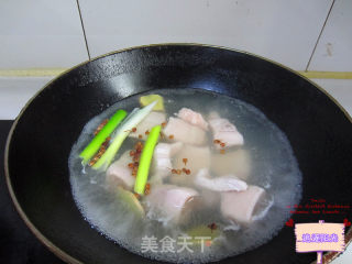 板栗红烧肉的做法步骤：2