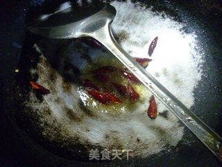 毛豆炒荷叶蛋的做法步骤：3