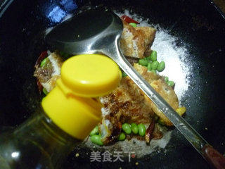 毛豆炒荷叶蛋的做法步骤：6