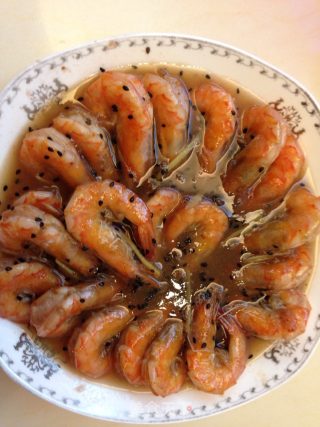 草莓酱焖对虾的做法步骤：5