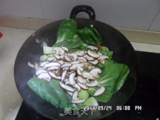 鲜香菇炒油菜的做法步骤：4