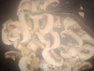 荠菜烩蘑菇的做法步骤：7