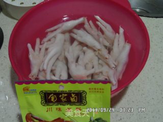 自家卤鸡爪的做法步骤：1