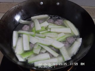 肉丸子丝瓜汤的做法步骤：3