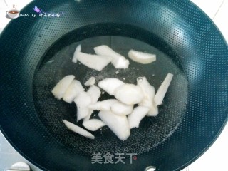 冰糖雪梨汤的做法步骤：3