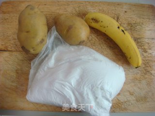 小炸土豆香蕉球的做法步骤：1