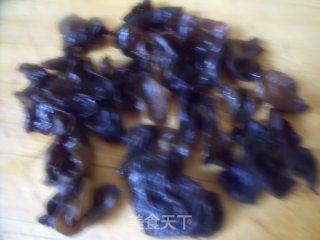 蘑菇木耳炒羊肉的做法步骤：2