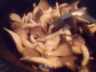 蘑菇木耳炒羊肉的做法步骤：9