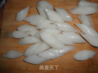 腊肠鸡蛋炒猪肠粉的做法步骤：2